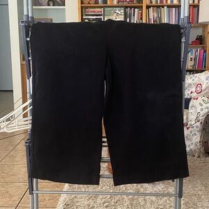 Torrid stretch twill capris size 26